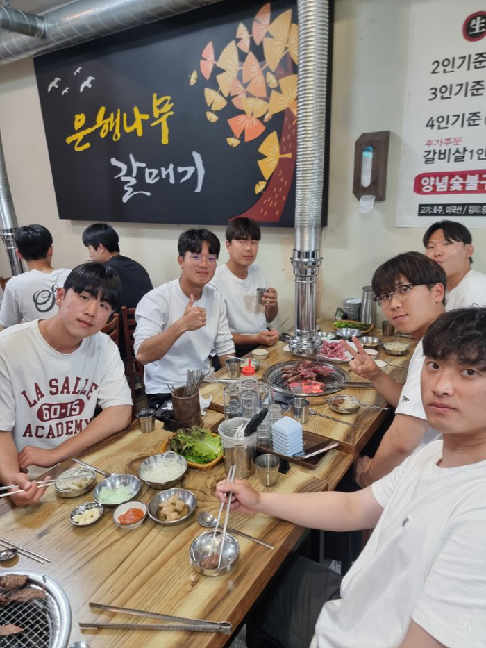 107억 원클럽맨 에이스의 간절한 의지, 40명 위해 소고기 한턱 냈다!…