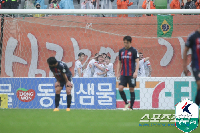 "수엡극장서 강원 극장골" 강원,'이승우 골'수원에 2대1역전승!2연패 …