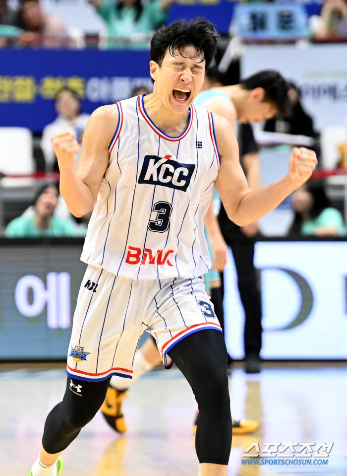 '역사적 챔피언 탄생' KCC, 5위팀 최초 정상 등극…KT와 5차전 8…