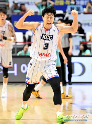 [KBL챔프전] '인기남'허웅, PO MVP까지 거머쥐었다…4표차로 라건아 제쳐