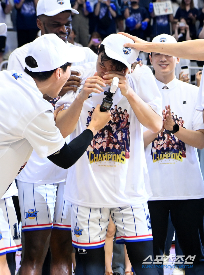 [KBL챔프전]'울보' 허웅, 우승-MVP에 연속 '눈물포' "너무 행복…