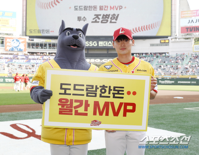 '3홀드 12K' 핵심불펜&'7홈런' 홈런왕, 화려한 한 달 인정받았다……