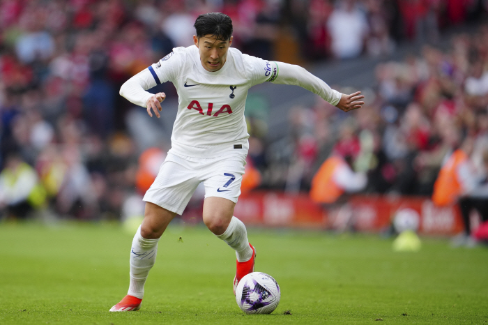 'EPL 통산 300경기+120골+리버풀전 5경기 연속골' 대기록에도 웃…