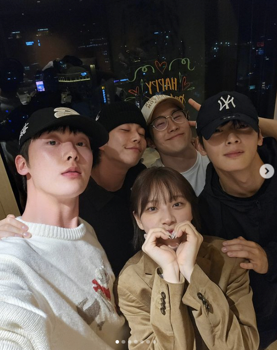 [SC이슈]아스트로, 가정의 달 맞아 故 문빈 친동생까지 챙겼다…문수아 …