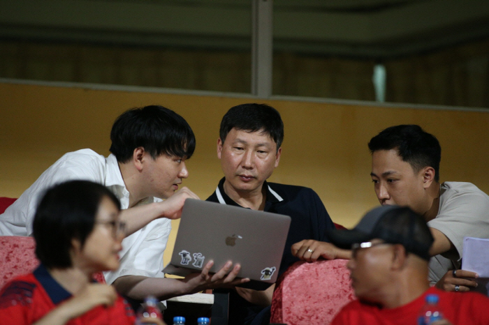 '박항서의 그림자를 지워라'…'베트남 새 사령탑' 김상식의 새로운 모험