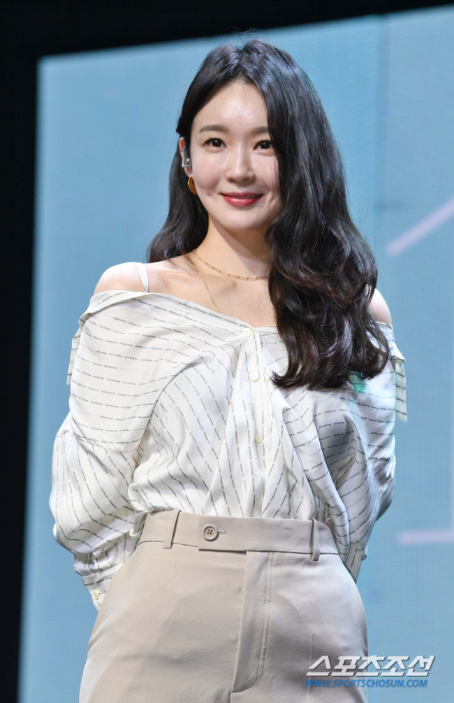 "담배 농담이 재밌어?" 강민경, 무례한 댓글에 '따끔 일침' [SC이슈…