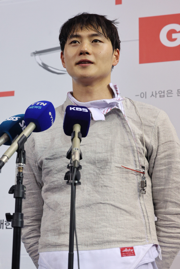 "파리올림픽 과정,다시 초심" '디펜딩챔프'오상욱,8강서 美복병에 석패.…