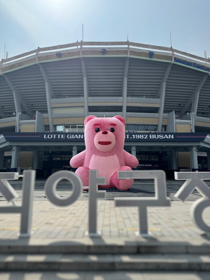 '사직에 7m 벨리곰 뜬다' 롯데, 특별한 시구→깜짝 응원타임까지