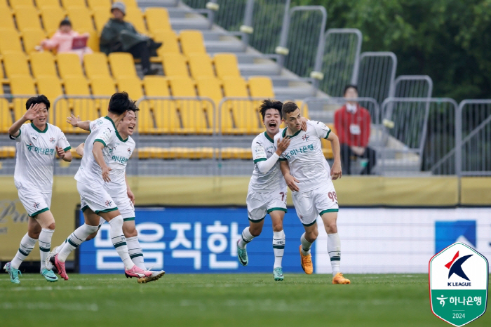 [현장리뷰]'못 이겨도 정효볼' 정공법으로 고비 벗어난 광주…허율 결승골…