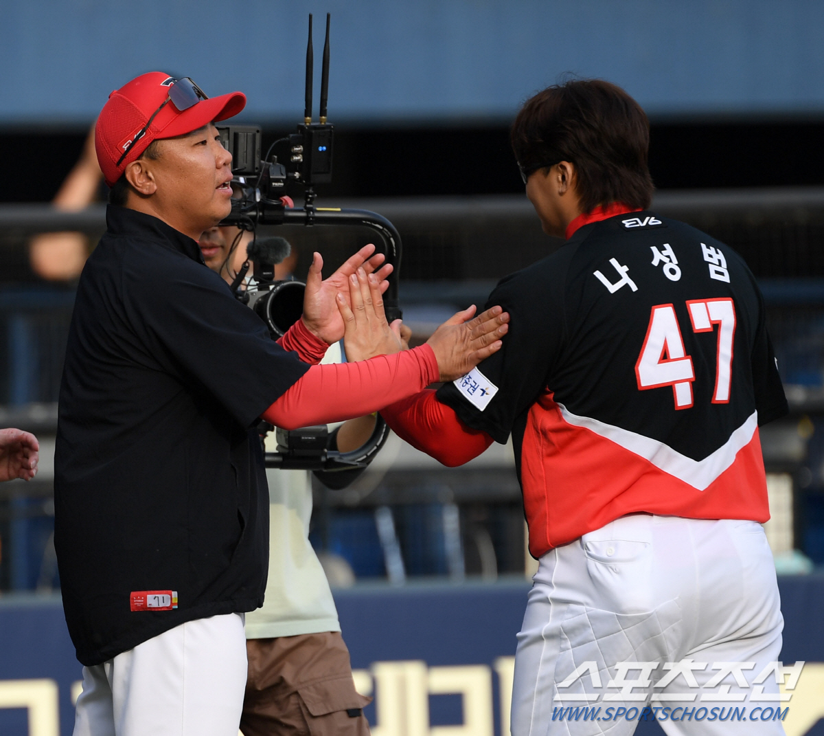 "지구력 좋다" 테스형의 늦은 출발은 과학?…선두 KIA의 화력, 아직 …