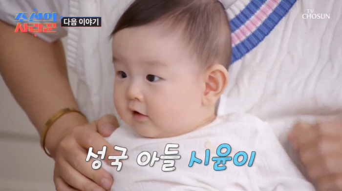 '54세 아빠' 최성국, 생후 200일된 똑 닮은 子 자랑 "뒤집기 잘합…