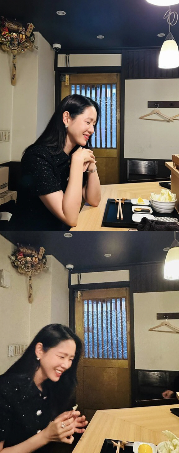 '현빈♥' 손예진, 레스토랑서 포착…육아는 잠시 접어두고 '한껏 신난 아…