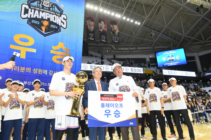 '챔피언 숨은 비결 여기 있었네' KCC 축승식 뒷이야기...'전창진 사…