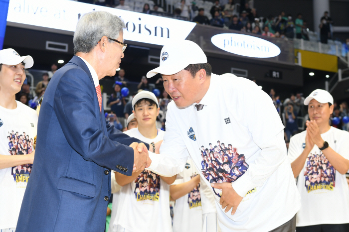 '챔피언 숨은 비결 여기 있었네' KCC 축승식 뒷이야기...'전창진 사…