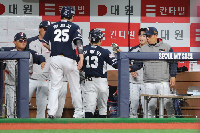 2155일만에 느낀 환희! 152억 포수 연타석포→'13득점' 두산 3연…