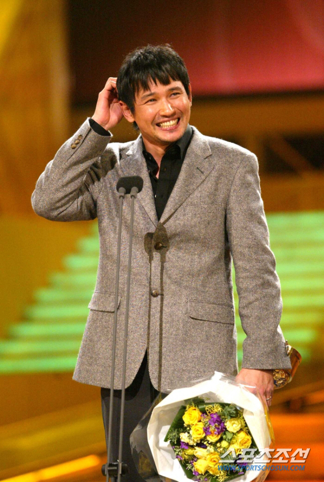 [SC이슈] 황정민 "밥상에 숟가락만" 소감 이어 "김미혜 씨 사랑해" …