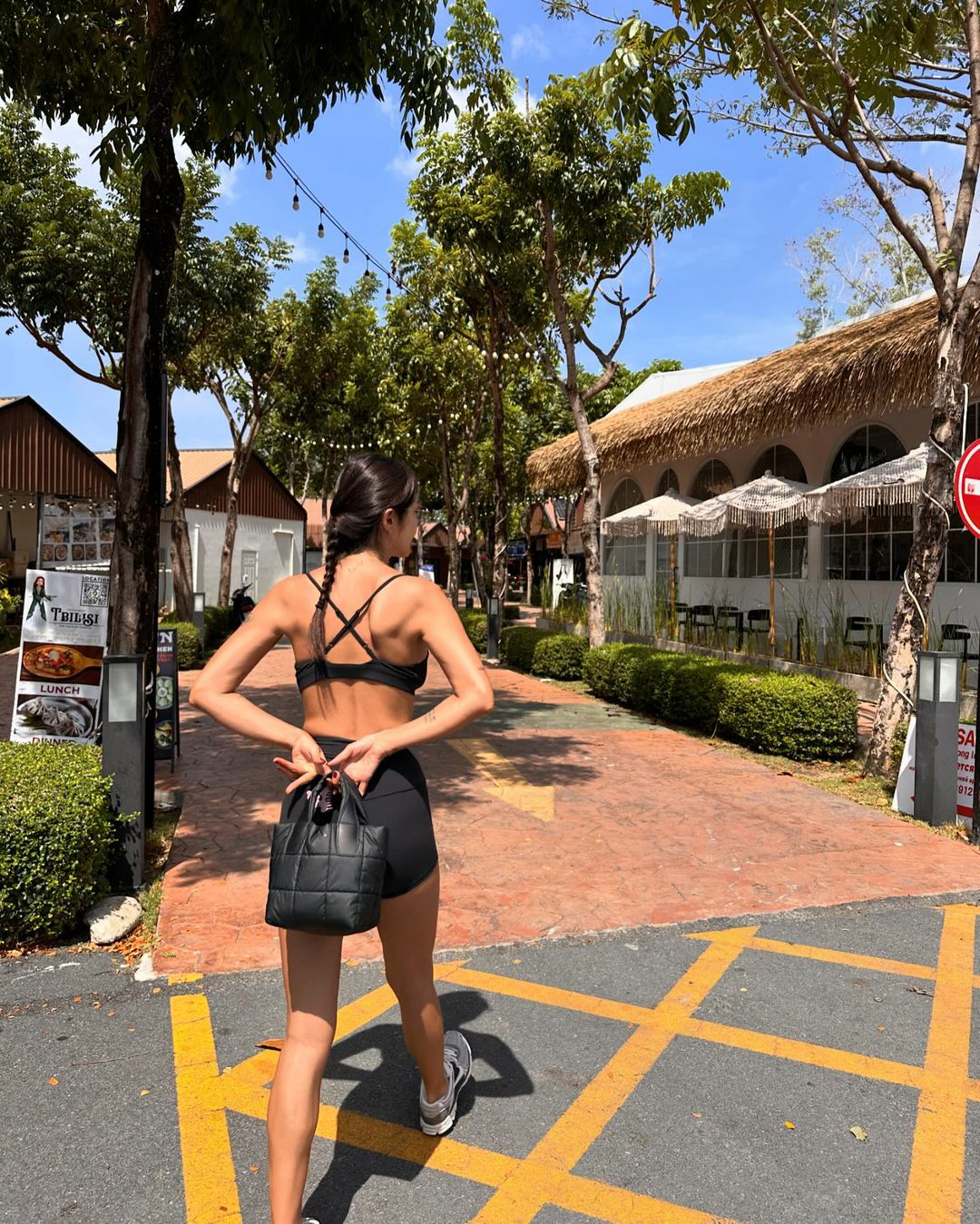 "한국 아니지?"…'애둘맘' 김빈우 파격 복장, 길거리 워킹에 '깜짝'