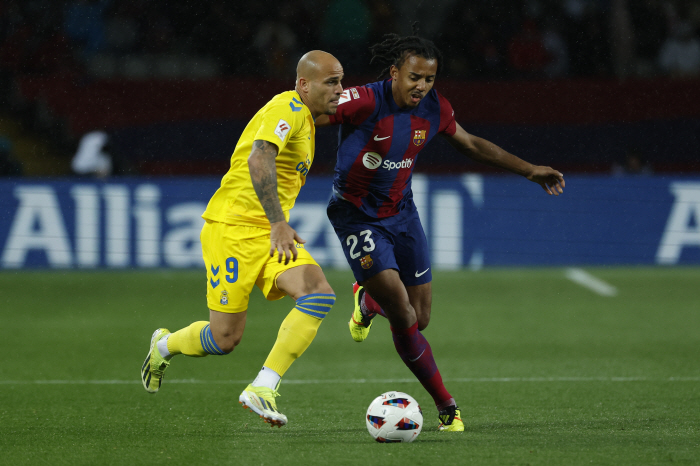 PSG-맨유-첼시-뉴캐슬-인터밀란, 바르샤 유틸 DF 두고 '눈치 싸움 …