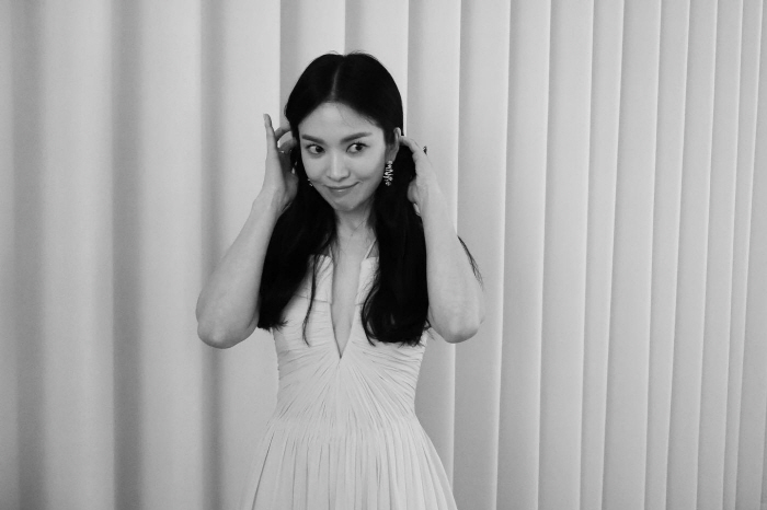 n천만 원 귀걸이보다 송혜교 미모..귀엽거나 우아한 드레스 인증
