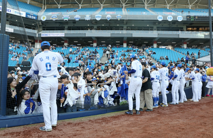 '그물이 올라갑니다' 라팍에서만 볼 수 있는 이색 풍경, 평일 1만 관중…