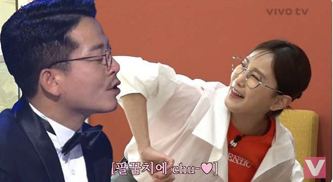 [SC이슈] '3년째 결혼논쟁' 김준호♥김지민, 이젠 '애정과시'로 노선…