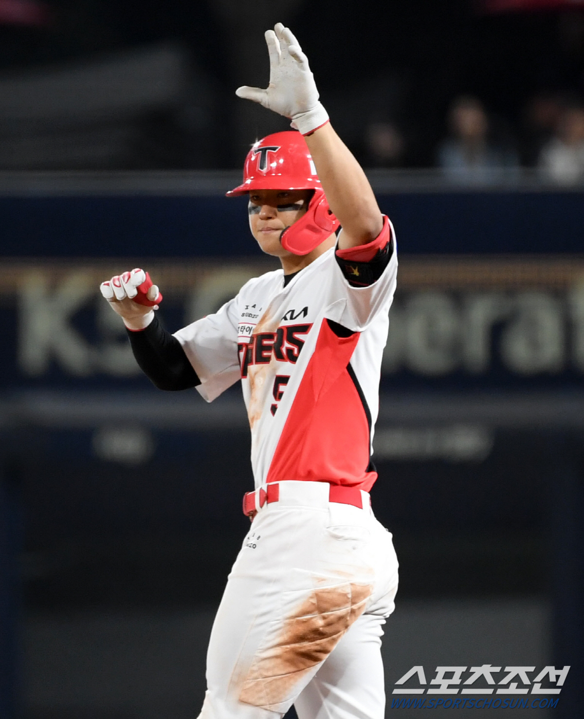 '이종범의 재림' 최초 기록 쓴 김도영, 최정 제치고 월간 MVP 수상