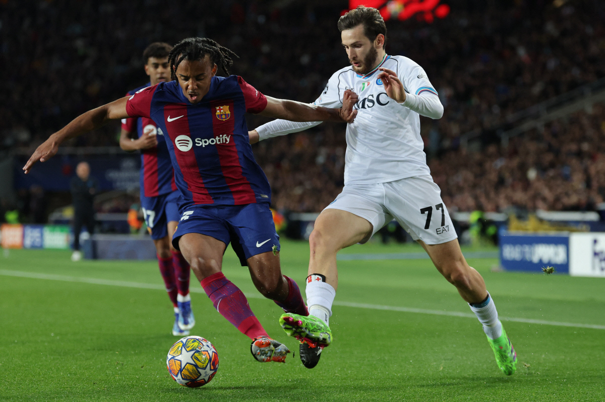 '이강인 또 충격 이적설?' PSG, 음바페 대체자로 '마라도나 후계자'…