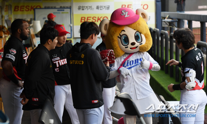 '겁 없이 호랑이굴에 발 디딘 사자' 덕분에 동심으로 돌아간 나성범·박찬…