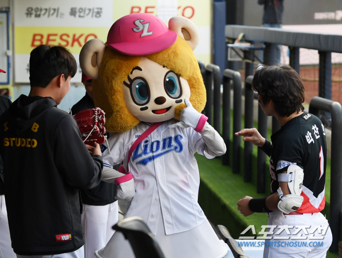 '겁 없이 호랑이굴에 발 디딘 사자' 덕분에 동심으로 돌아간 나성범·박찬…