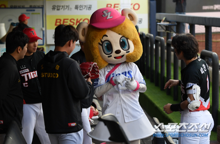 '겁 없이 호랑이굴에 발 디딘 사자' 덕분에 동심으로 돌아간 나성범·박찬…