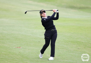 [KLPGA] 한지원, NH투자증권 챔피언십 첫 날 '홀인원급' 샷 이글