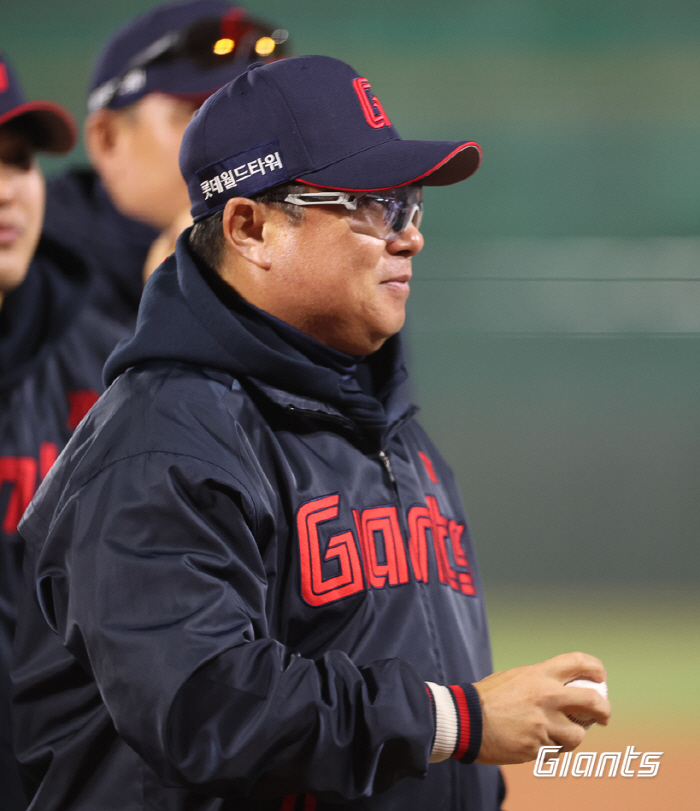 '5점차 앞서는데…' 롯데가 달라진 이유? 명장의 과감한 결단→긴장감 안…