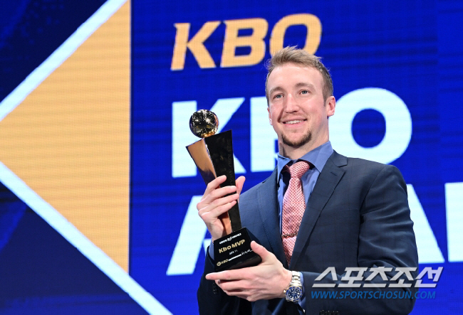 역시 20승 MVP 압도적! 페디 6이닝 무실점 3승, 첫 맞대결서 前삼…