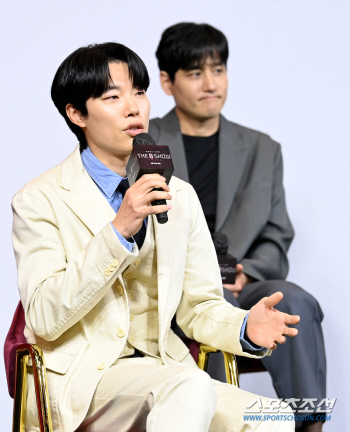 [SC현장] 작품 얘기는 못하고..'더 에이트 쇼' 류준열·배성우·한재림…