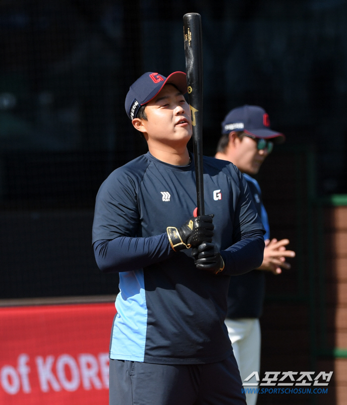 '복귀전+시즌 첫 3안타→허벅지 통증' 한동희 상태는? 일단 타격 연습 …