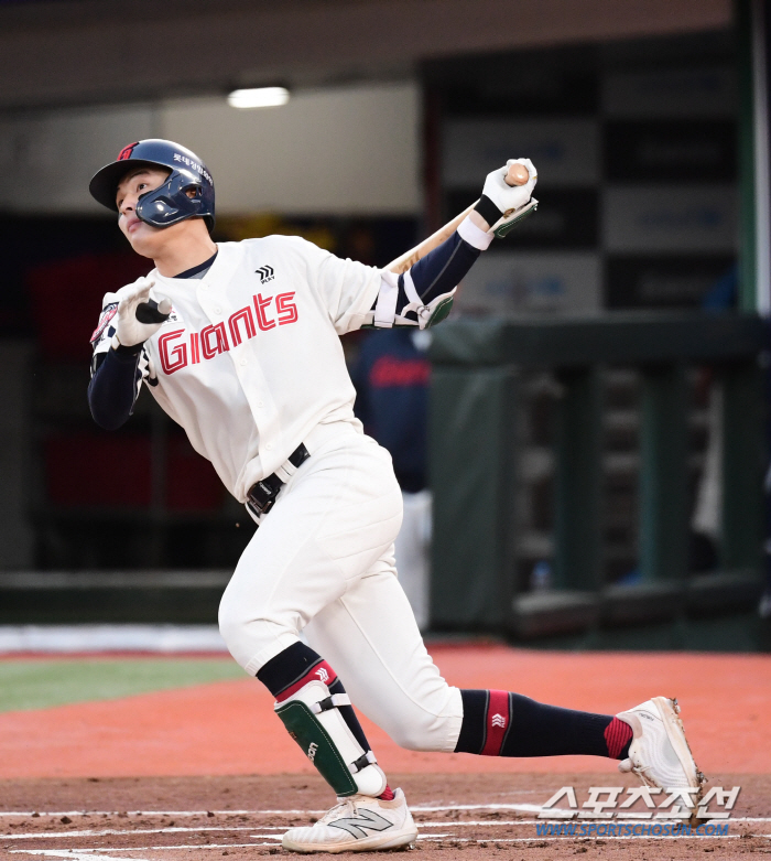 '부진에도 2군행無' 21세 윤동희 향한 명장의 신뢰, 굳건했던 이유 […