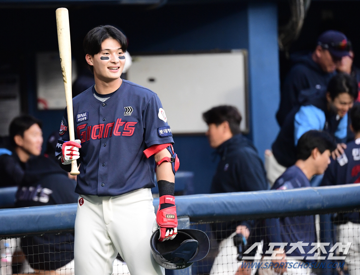 '부진에도 2군행無' 21세 윤동희 향한 명장의 신뢰, 굳건했던 이유 […