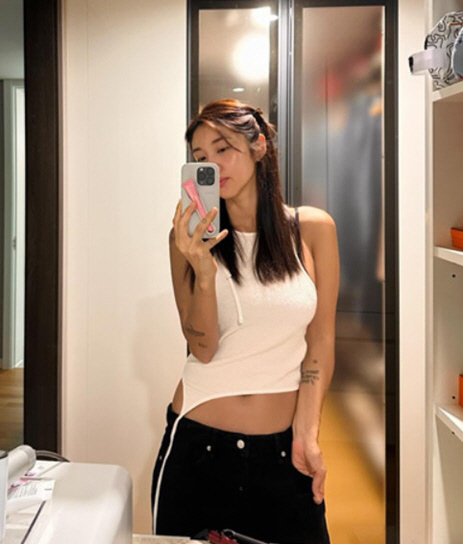 '이사업체에 분노' 김빈우, 안정 찾은 근황..잘록 허리 '섹시美'