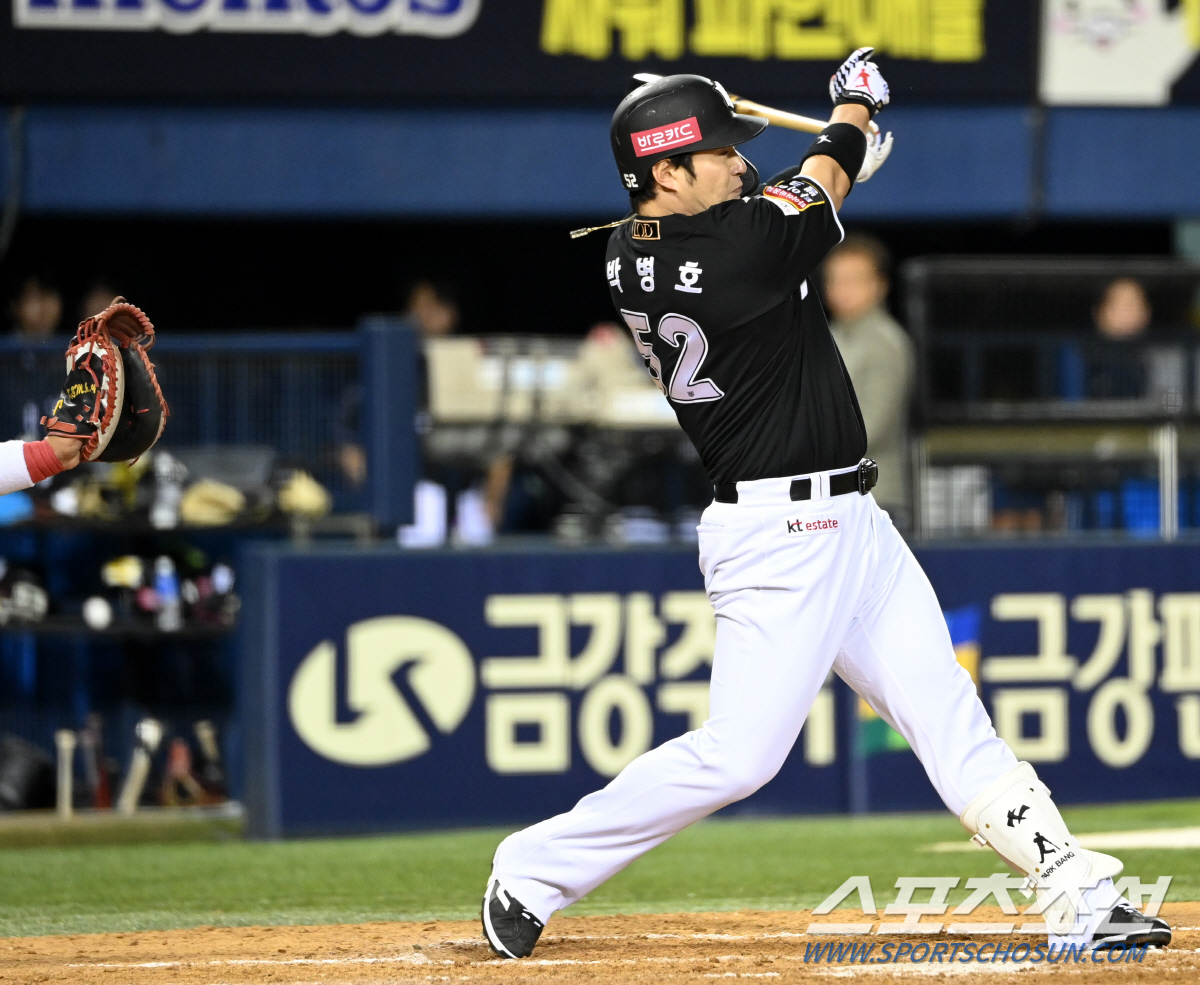 신인 맞아? 152㎞ 돌직구 퍼레이드로 결자해지, 무사 2, 3루 잠재운…