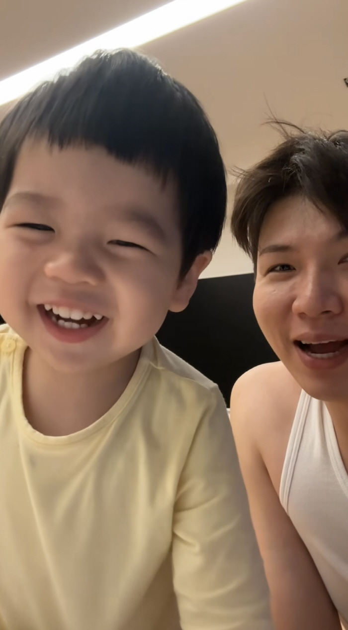 홍현희♥제이쓴 子 준범, 장난꾸러기 다됐네.."엄마 생일 축하 안 해요?…