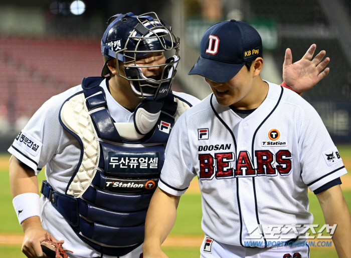 무사 2,3루→오로지 직구 'KKK'…신인 맞아? 美·日 매료한 이유 있…