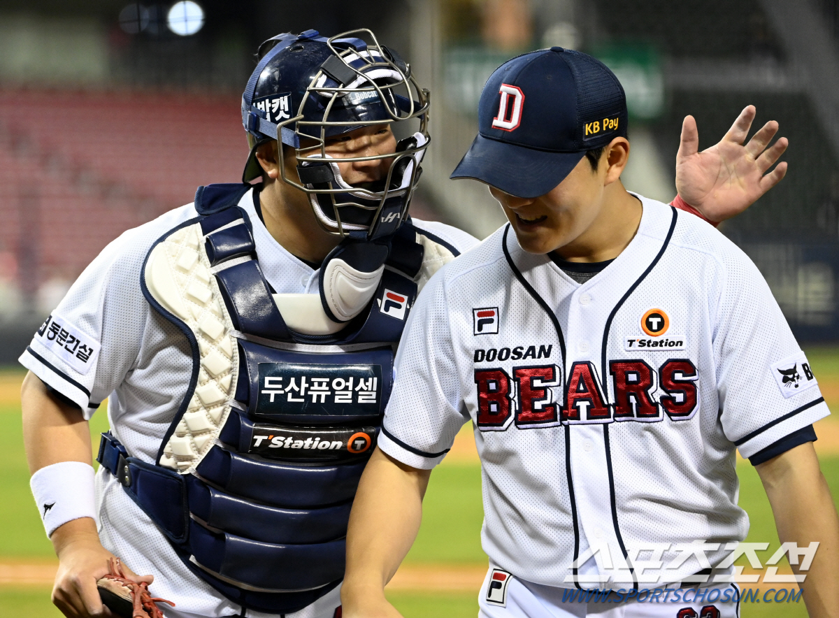 무사 2,3루→오로지 직구 'KKK'…신인 맞아? 美·日 매료한 이유 있…