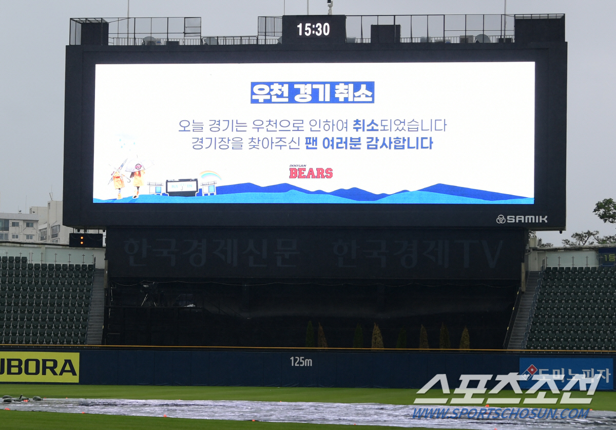 '멈추지 않은 빗줄기' 결국 더블헤더…KT 벤자민-두산 최준호 '그대로 …