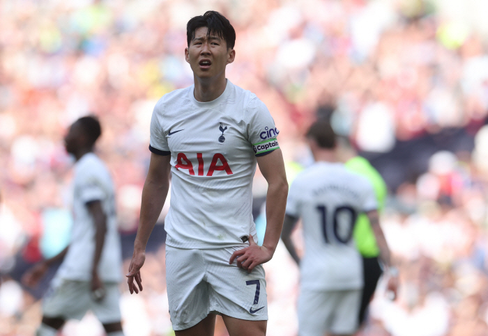 '9AS' 손흥민 EPL 대기록 다음으로 미뤄졌다, 답답한 동료들 '황금…