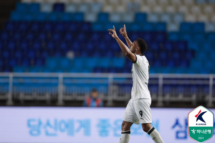'대어' 수원 삼성 잡고 무승 탈출,천안시티FC 기대감 '안정 찾아가는 …