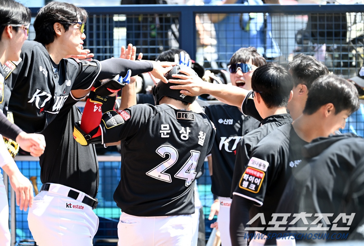 '벤자민 충격 강판→최준호 감격 프로 첫 승' 두산, 파죽의 7연승...…