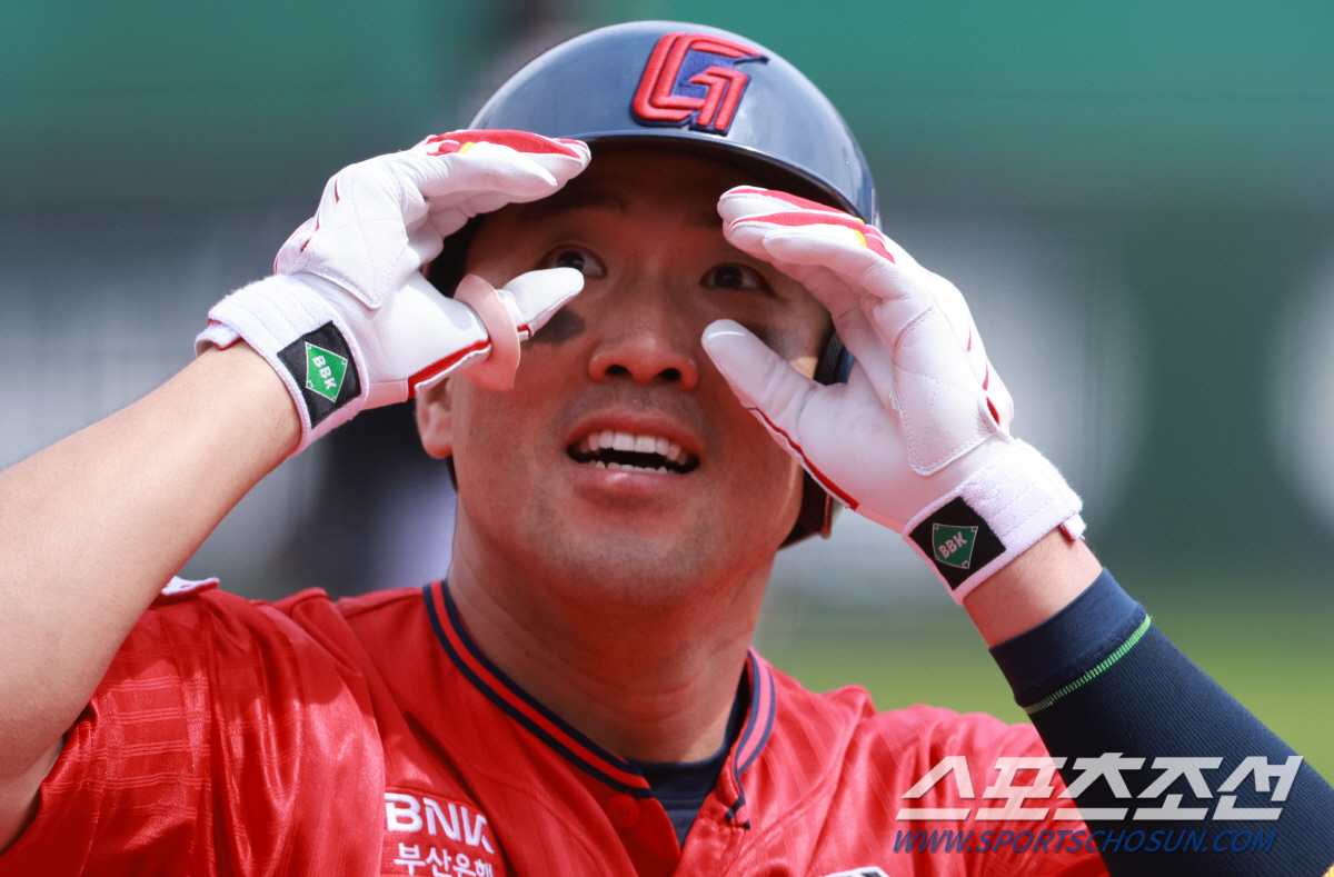 우승팀과 꼴찌팀의 엇갈린 희비! '오스틴 동점포→오지환 결승포' LG, …
