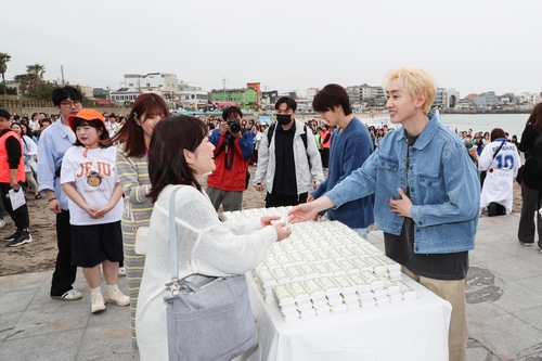"팬미팅과 플로깅을 함께"…日관광객 250여명 제주 찾아
