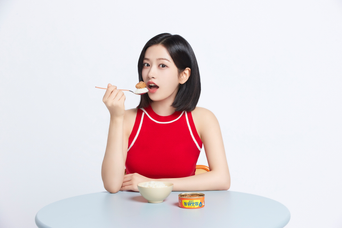 '누적조회수 1400만 돌파'…'참치女神'된 안유진 新 CF공개