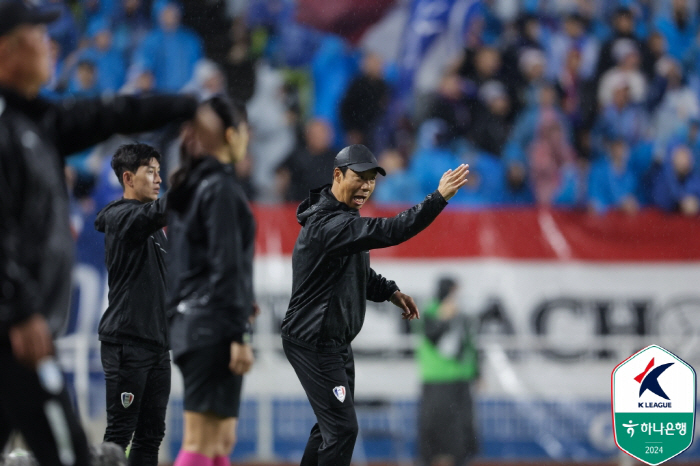 11경기 4패→급기야 "염기훈 나가" 흔들리는 수원 삼성, 기대감 높은 …